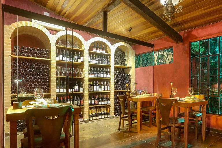 Cave Barthô, wine bar da Pousada Famiglia Barthô, aberto também para não hóspedes