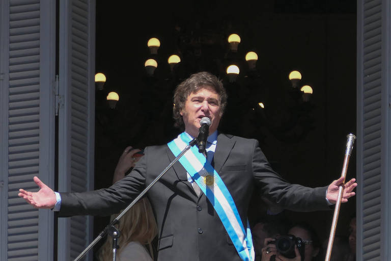 Presidente da Argentina, Javier Milei, discursa na Casa Rosada para apoiadores, em Buenos Aires
