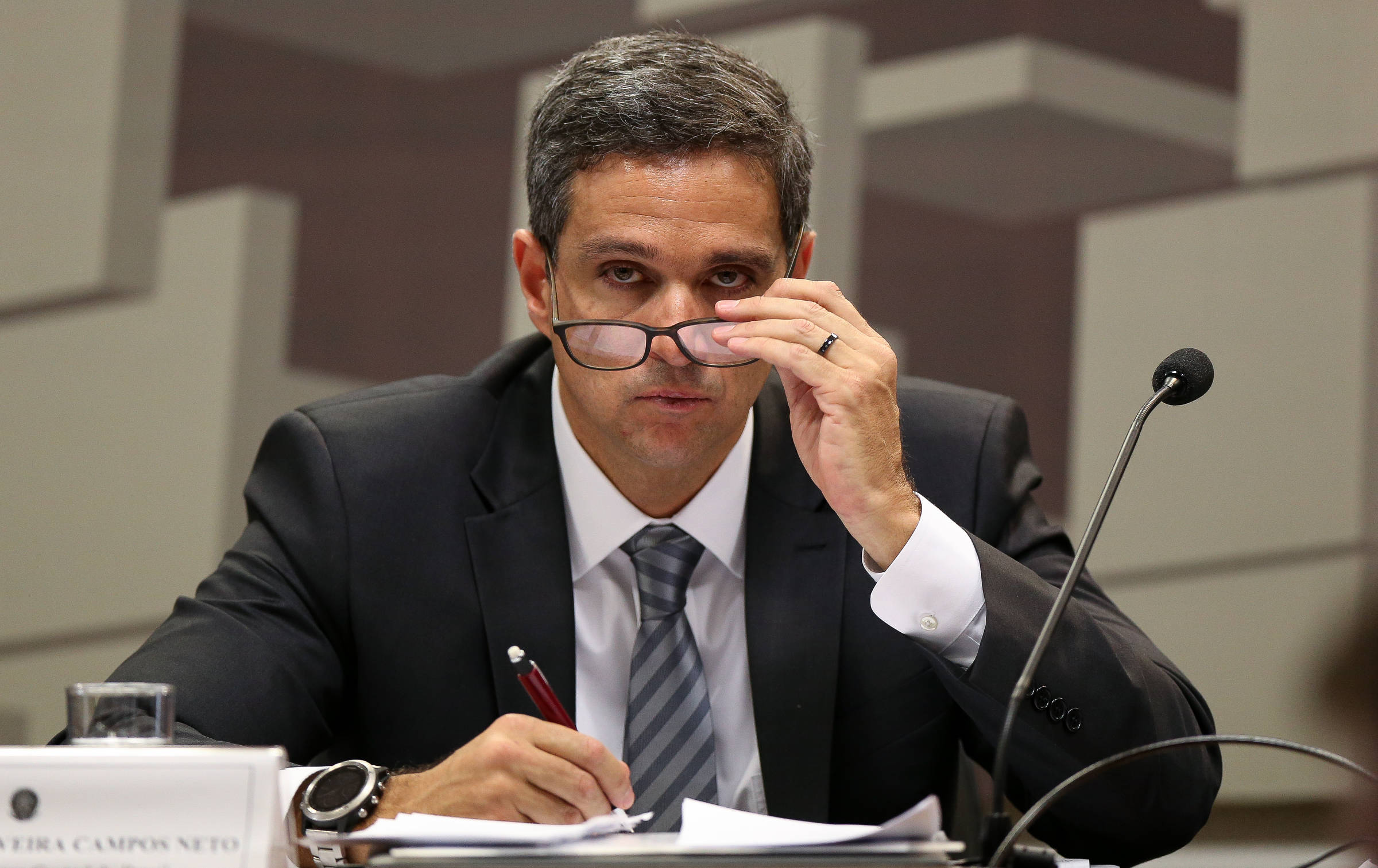 Real valorizado: menos juros e mais crescimento