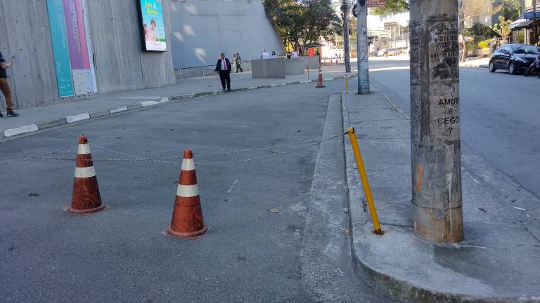 Veja imagens de calçadas com problemas em São Paulo 