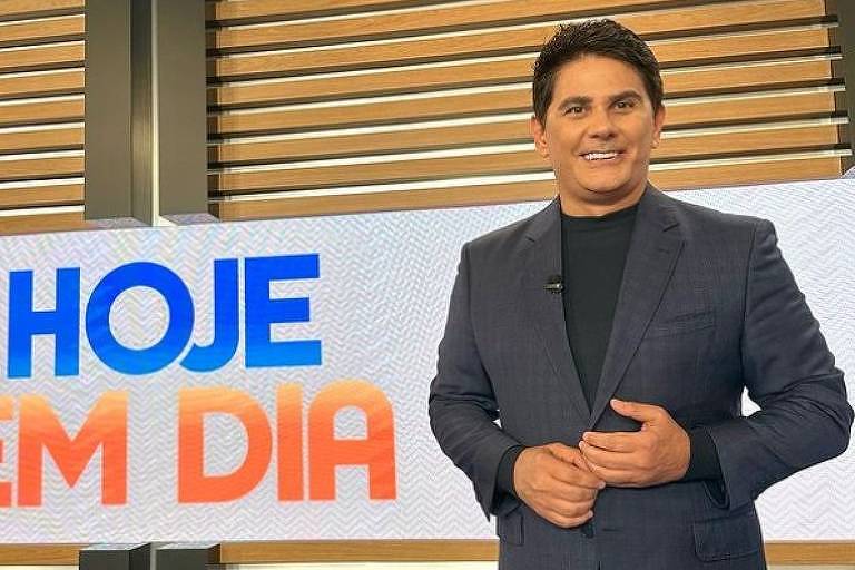 César Filho anuncia saída do Hoje em Dia em festa de confraternização de final de ano da Record