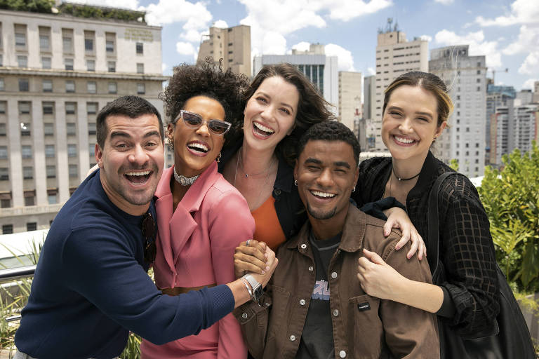 novela 'Família é Tudo' (Globo)Vênus (Nathalia Dill), Júpiter (Thiago Martins), Andrômeda (Ramile), Plutão (Isacque Lopes), Electra (Juliana Paiva).