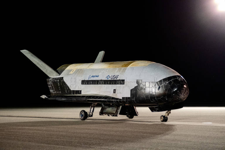 Os EUA avançam mais um passo na escalada pela militarização do espaço com o lançamento do miniônibus espacial X-37B, pertencente à Força Espacial americana