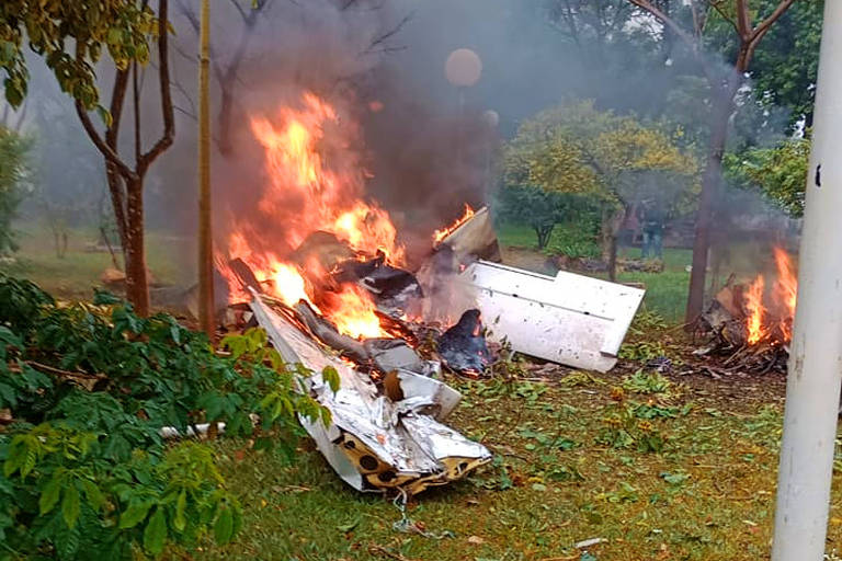 Queda de avião de pequeno porte deixa 5 mortos em Jaboticabal (SP)