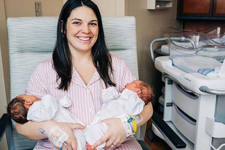 Mulher com dois úteros da à luz dois bebês em dois dias nos EUA