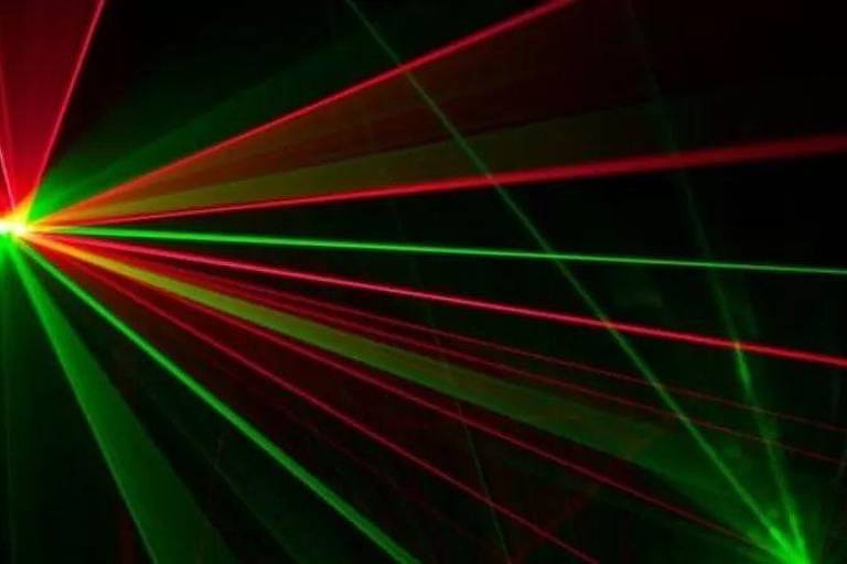 Lasers verdes e vermelhos