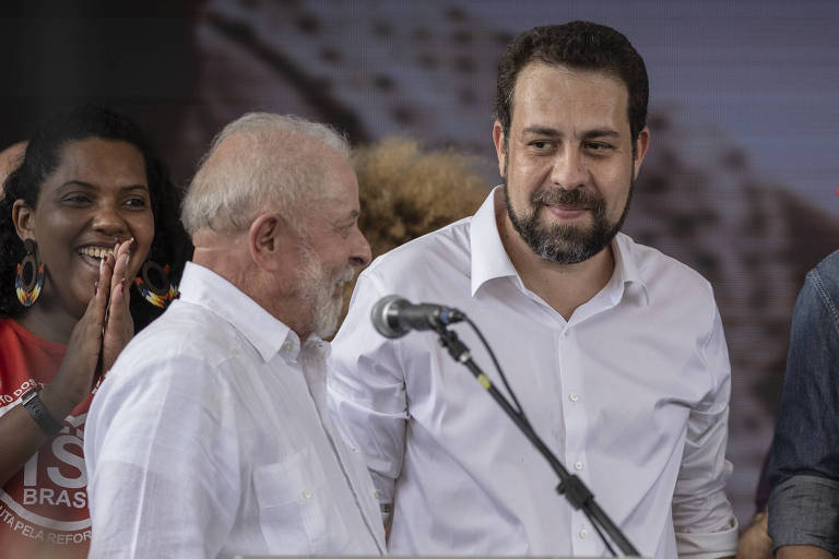 O presidente Lula (PT) e o deputado federal Guilherme Boulos (PSOL-SP) em evento do Minha Casa Minha Vida na zona leste da capital paulista