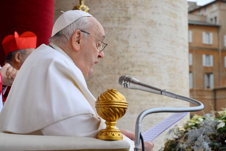 O papa Francisco faz seu tradicional discurso de Natal na Basílica de São Pedro, no Vaticano
