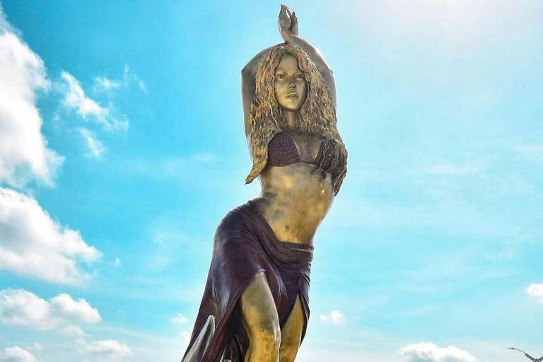 Shakira ganha escultura de mais de seis metros na Colômbia; veja detalhes