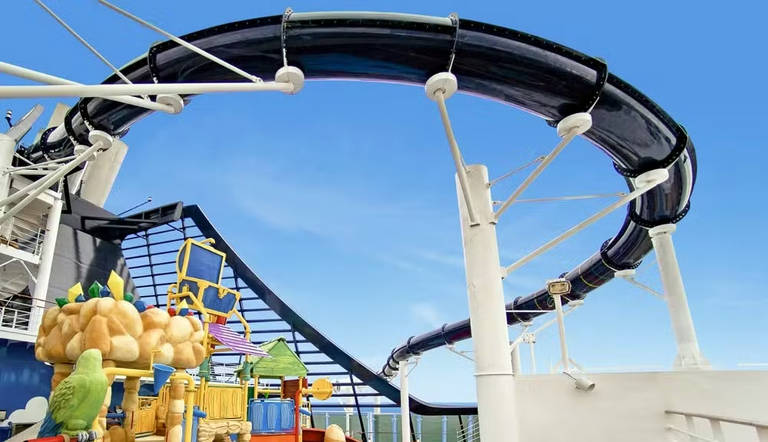 Toboágua do cruzeiro do Neymar