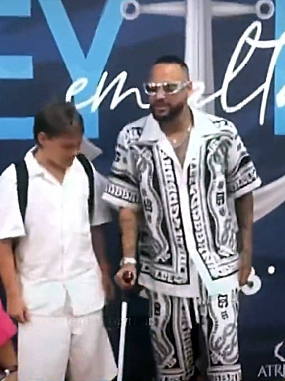 O cruzeiro Ney em Alto Mar, do jogador Neymar Jr, partiu do Porto de Santos no final da tarde da última terça-feira (26); o jogador ainda se recupera de cirurgia no joelho e embarcou de muletas