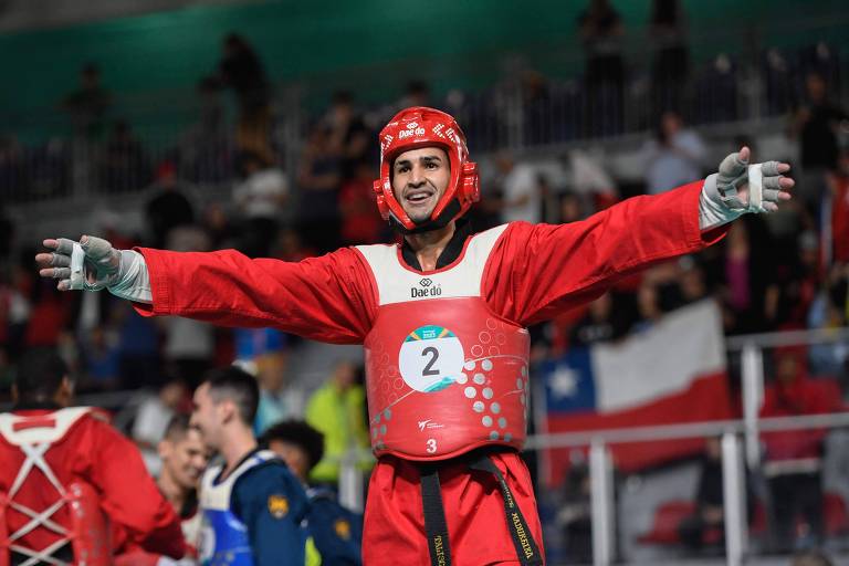 Edival Pontes, o Netinho, após vitória na final do torneio masculino de taekwondo do Pan-2023.