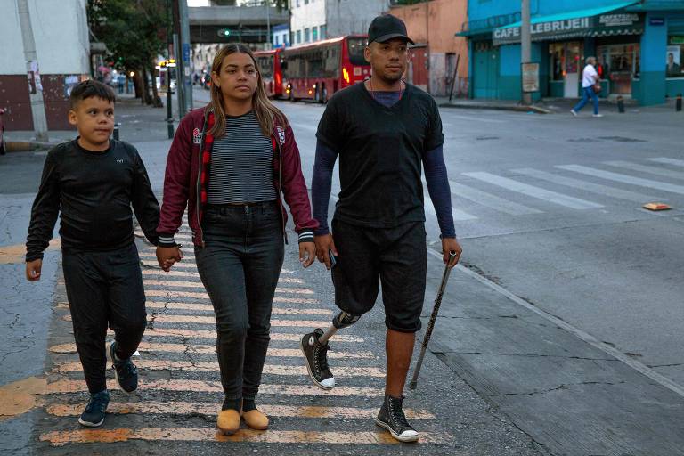 Venezuelano com uma perna cruzou nove países até chegar aos EUA