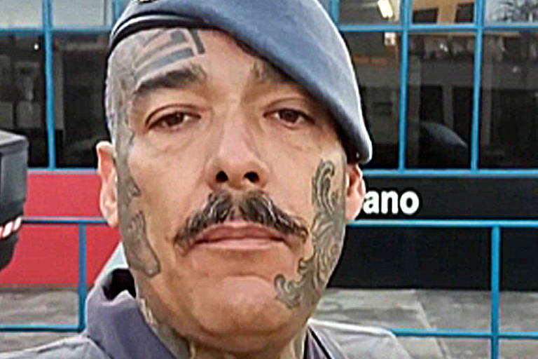 Soldado Paulo Rogério da Costa Coutinho possui tatuagens no rosto e no pescoço