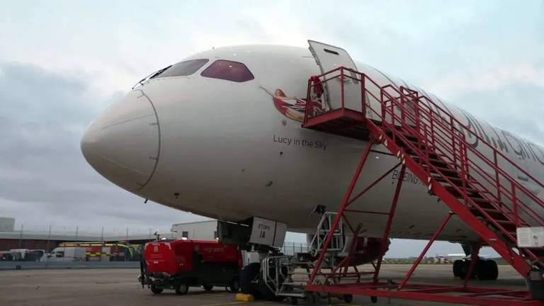Jato de passageiros da Virgin Atlantic foi abastecido inteiramente com querosene feito de óleos usados e resíduos de milho