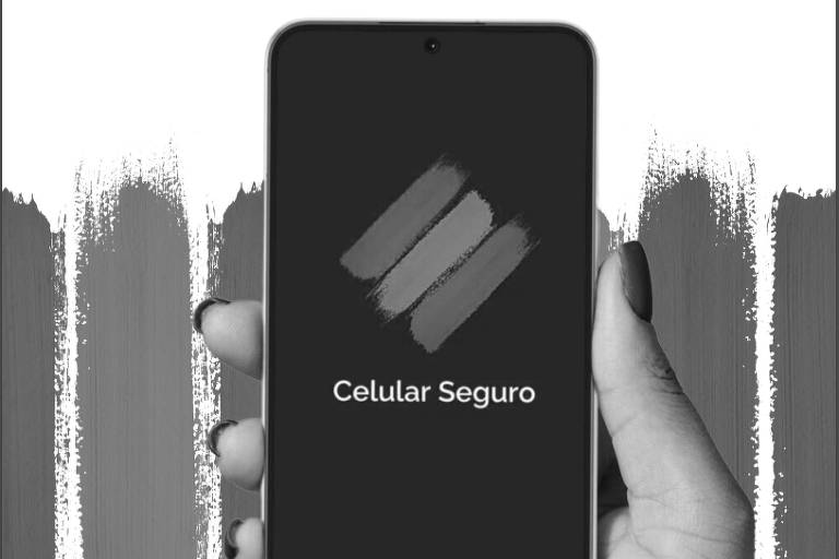 Mão segura celular com a tela do aplicativo Celular Seguro. Logan são três pinceladas com as cores do Brasil: em ordem, azul, amarelo e verde.