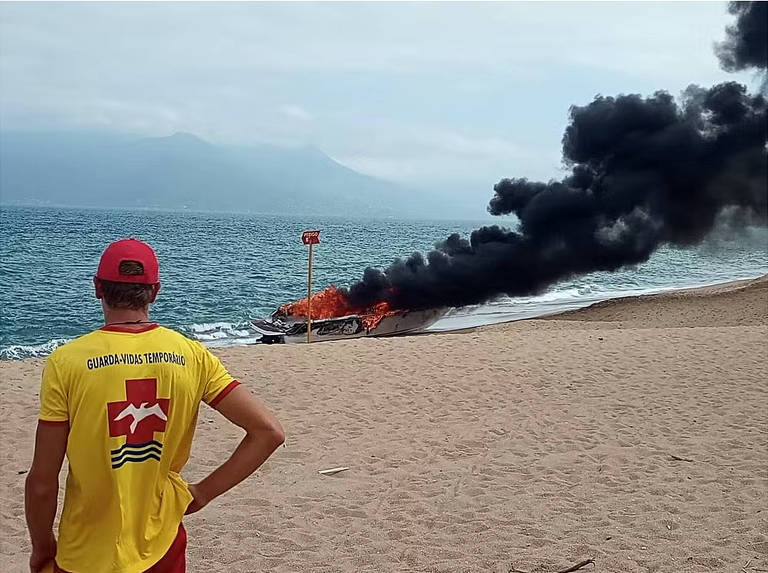 Incêndio em lancha deixa dois feridos em Caraguatatuba, no litoral de SP