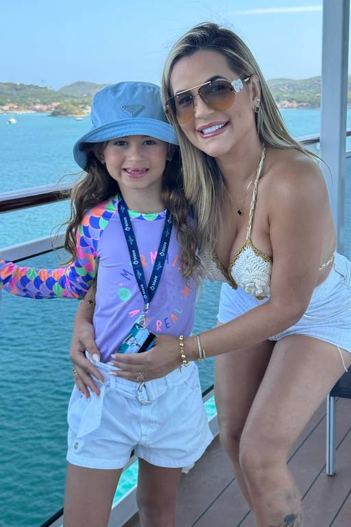 Deolane Bezerra com a filha Valentina Bezerra