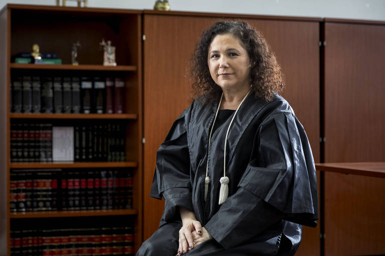 Juíza busca romper imagem de arrogância no Judiciário nas redes