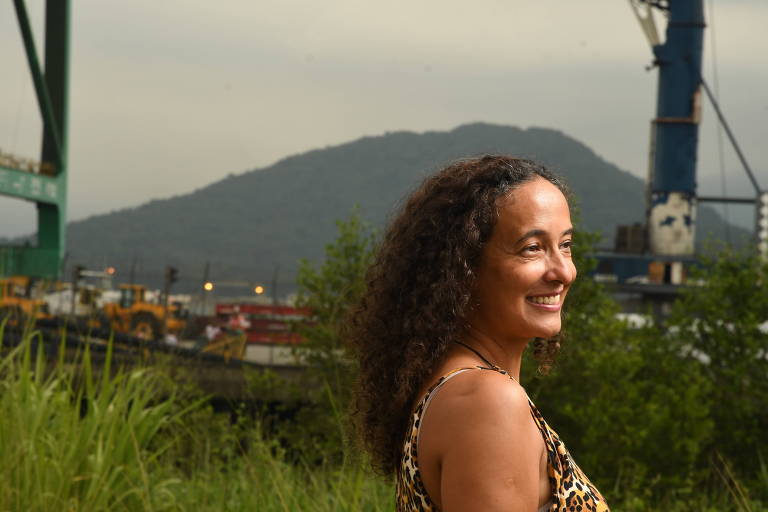Daura Menezes tenta conseguir recursos para documentário sobre mulheres que trabalham no Porto de Santos