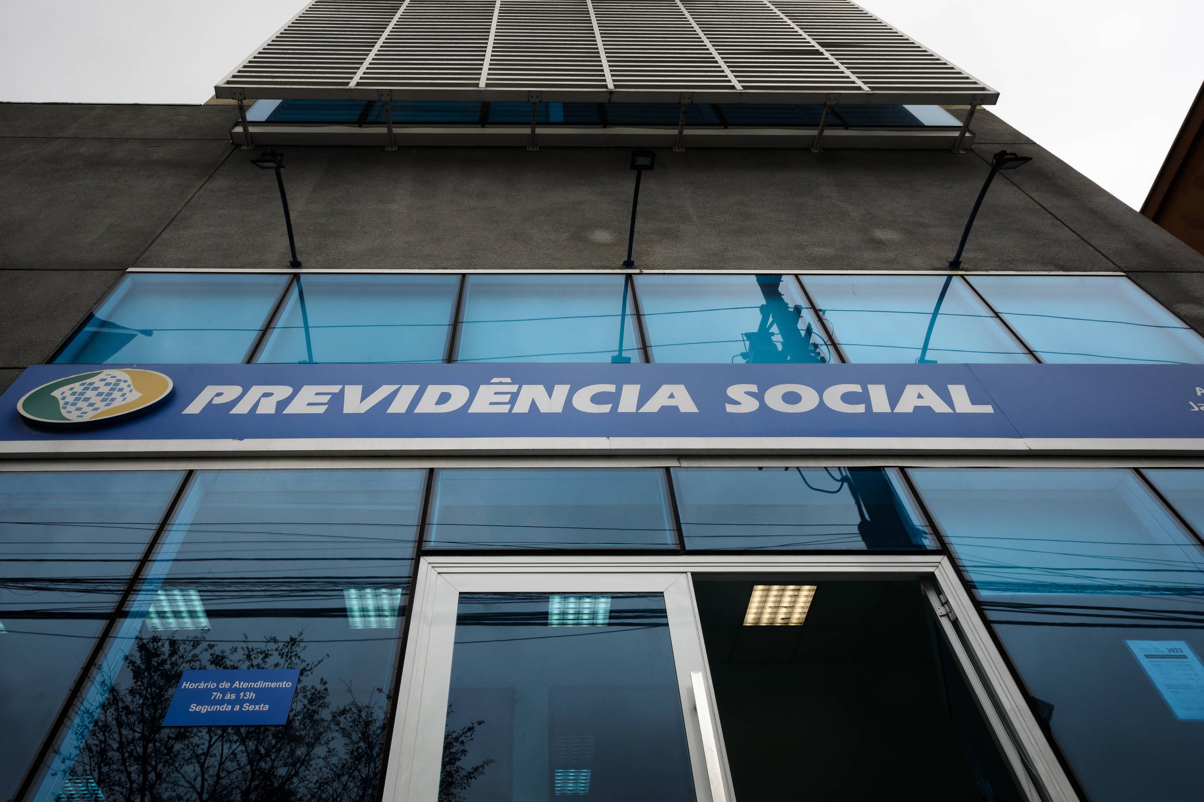 INSS acumula 4,2 milhões de processos na Justiça; ações ligadas a devolução são menos de 1%