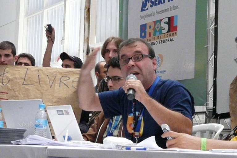 O brasileiro que desafiou a Microsoft e virou ícone internacional de ativistas