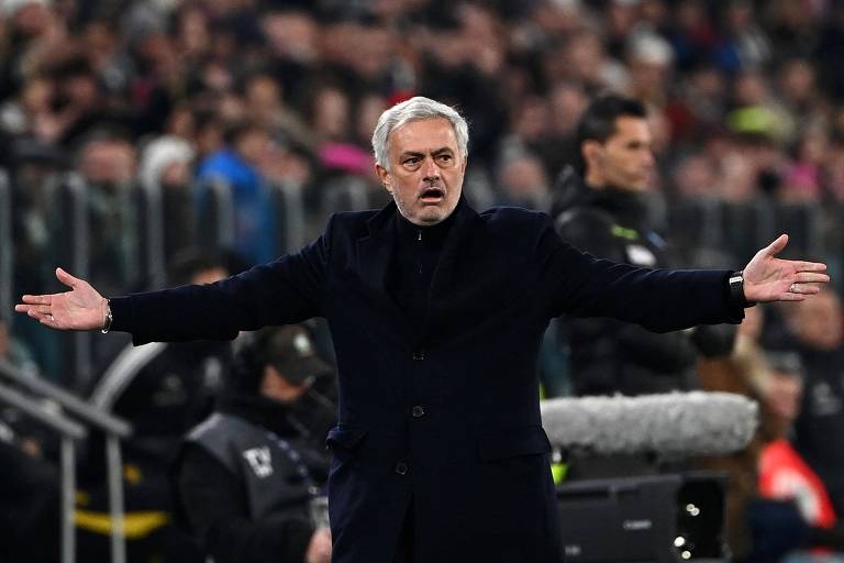 Jose Mourinho, treinador da Roma, durante partida contra a Juventus no Allianz Stadium em Turim