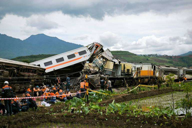 Colisão de trens deixa ao menos 4 mortos e 42 feridos na Indonésia