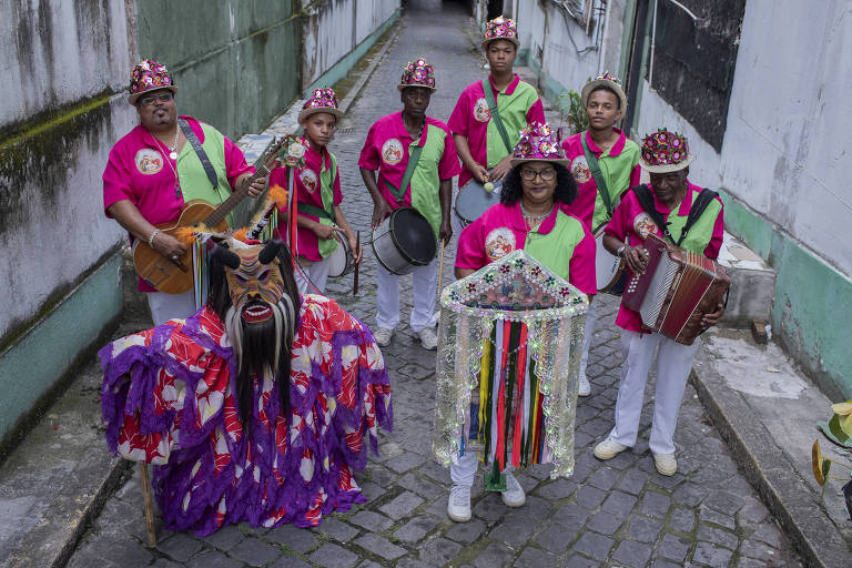 Folia de Reis muda cantos e moderniza ritmo para atrair jovens no Rio