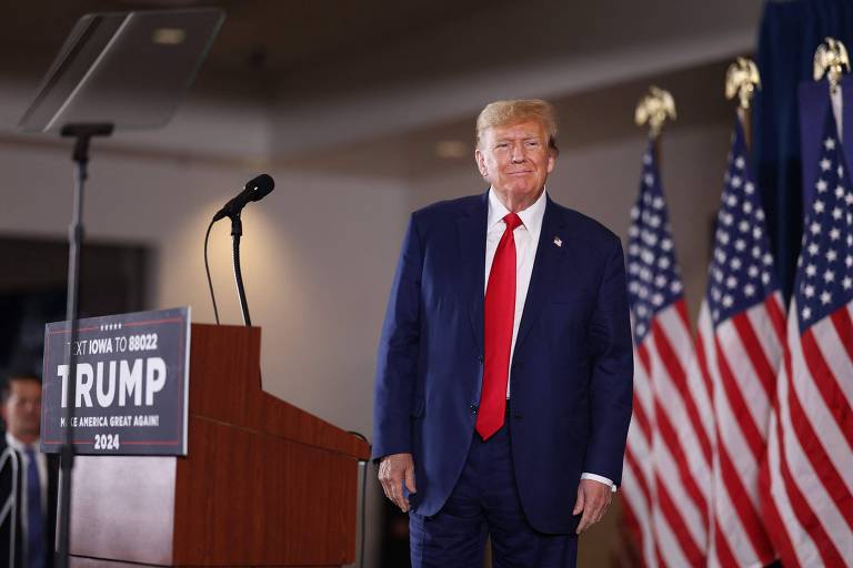 O ex-presidente dos Estados Unidos Donald Trump em comício no estado de Iowa