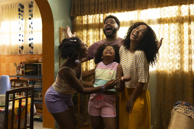 Filme de Viviane Ferreira mescla humor e questões sociais com família negra