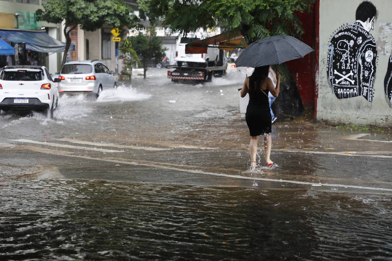 Frente fria não diminui o calor em São Paulo, mas provoca chuva mais forte