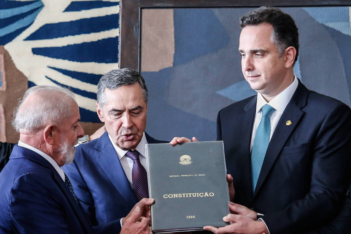 Cerimônia do 8/1 renova força-tarefa contra golpismo; ausentes passam recibo