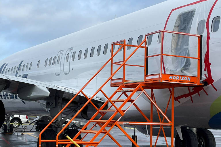 United e Alaska Airlines encontram componentes soltos em aviões 737 Max 9