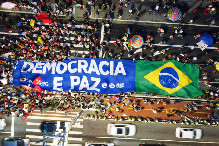 Ato do 8/1 na Paulista reúne partidos de esquerda e pede prisão de Bolsonaro