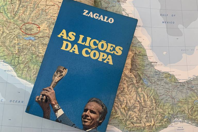 Livro As Lições da Copa, de Zagallo, em 1971, sobre o mapa do México --- Heloisa Seixas