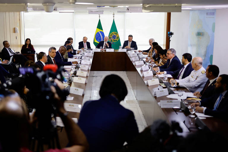 Lula marca reunião com auxiliares para discutir relação com Congresso