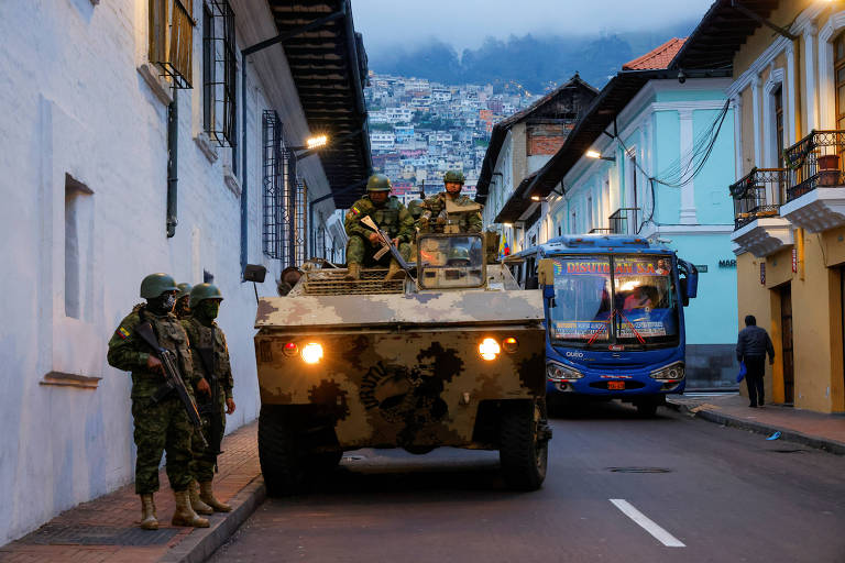 Dia de terror provoca pânico e leva blindados às ruas do Equador