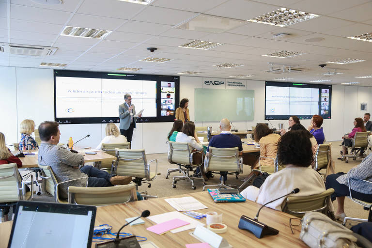 Reunião de membros da rede LideraGov, que integra servidores formados no programa de liderança do Enap (Escola Nacional de Administração Pública)