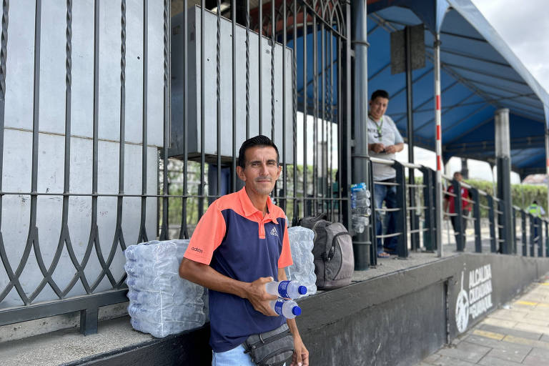 Manuel Riera, 44, vendedor ambulante de água, conta que no dia seguinte aos ataques as ruas de Guayaquil ficaram vazias