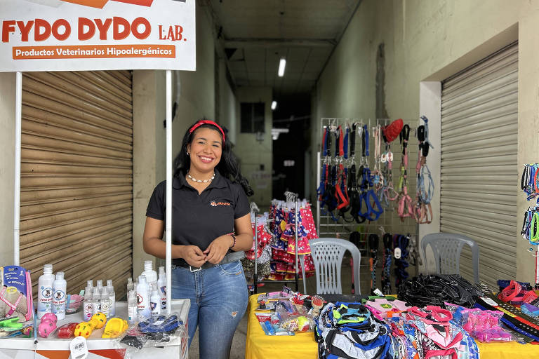 A comerciante Noemi Alvarez, 21, diz que os comércios começam a abrir em Guayaquil, mas muitos ainda estão fechados 