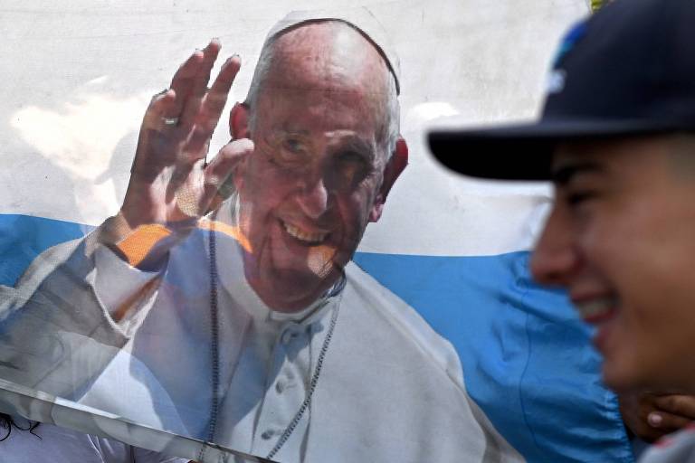 Milei convida papa a visitar Argentina após chamá-lo de 'representante do mal'