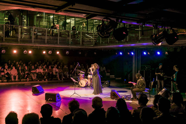 Centro Cultural São Paulo: Sala Adoniran Barbosa durante show da atriz e cantora Zeze Motta