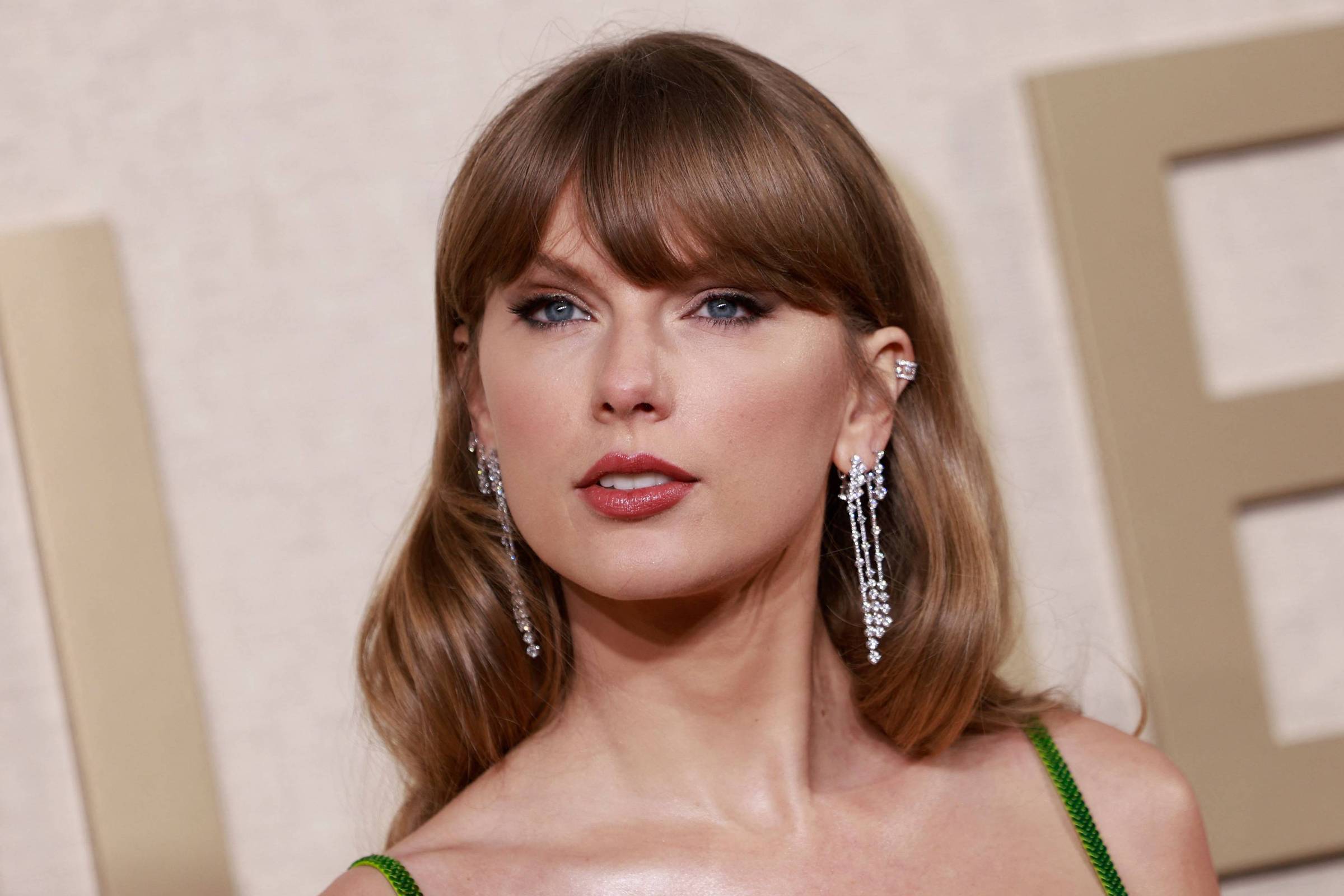 Taylor Swift não pode ser buscada no X após falso nude - 27012024 -  Ilustrada - Folha