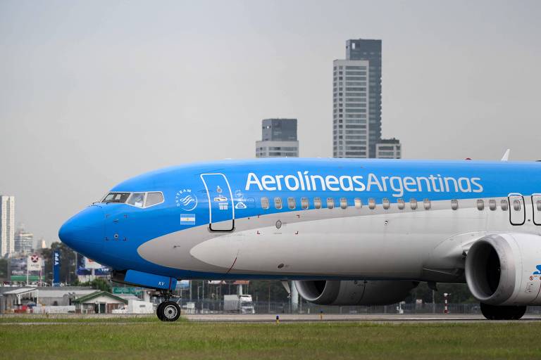 Avião da Aerolineas Argentina no aeroporto de Jorge Newbery, em Buenos Aires