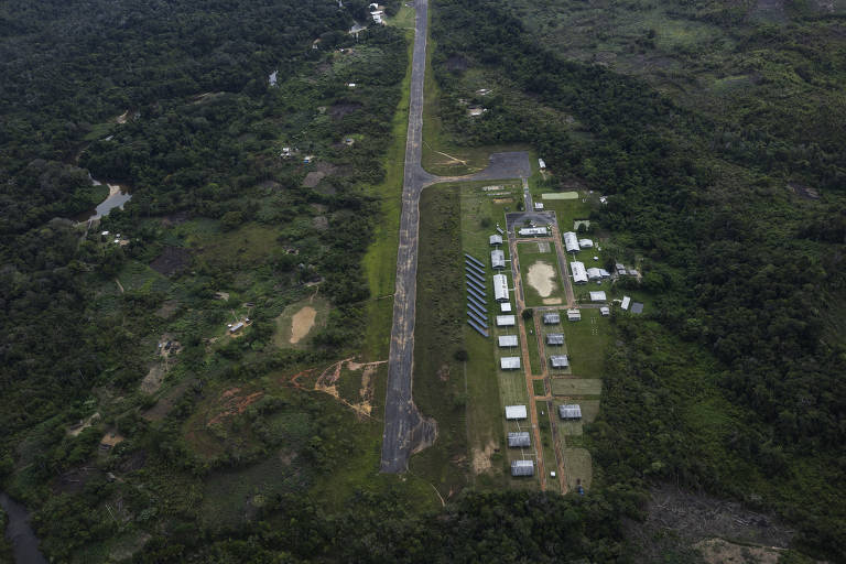 Militares se ausentam de terra yanomami e deixam fronteira porosa a aviões clandestinos
