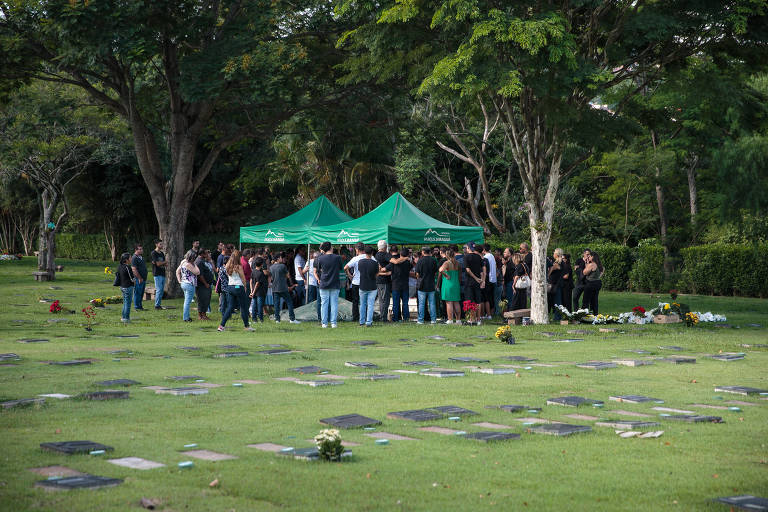 Vítimas de queda de helicóptero são sepultadas em São Paulo