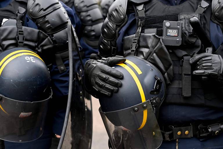 Europa tem câmeras nos uniformes para prevenir crimes, não letalidade policial