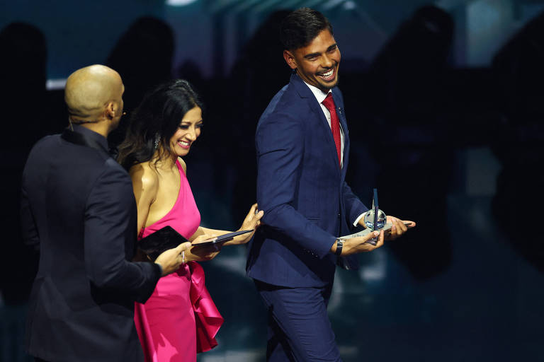 Brasileiro Guilherme Madruga vence o prêmio Puskás, de gol mais bonito