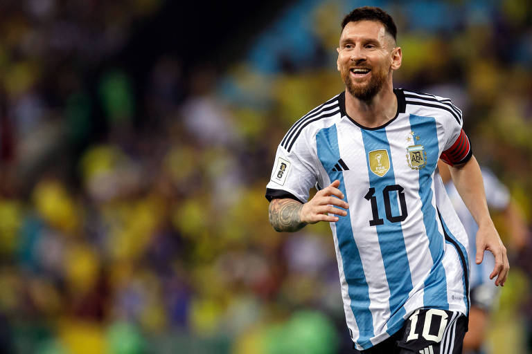 Lionel Messi com a camisa da seleção argentina